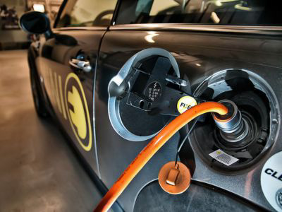 Más cargadores para autos eléctricos en Uruguay