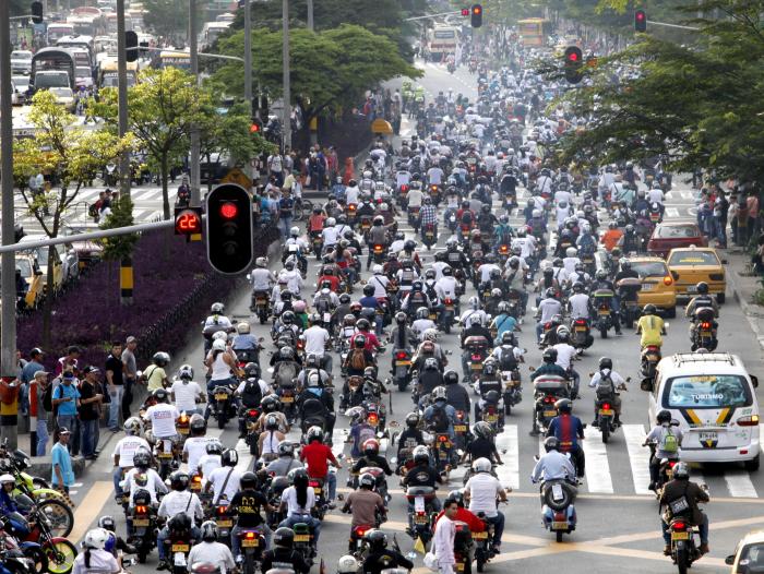 2019-04-11-por-colombia-se-mueven-82-millones-de-motocicletas-2-02