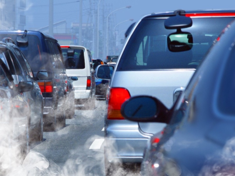 Un estudiante transformó la polución de un vehículo en oxígeno