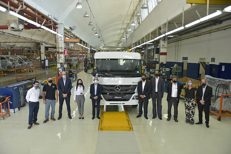 El ministro de transporte de la nación Mario Meoni, visitó la Fábrica de Mercedes Benz