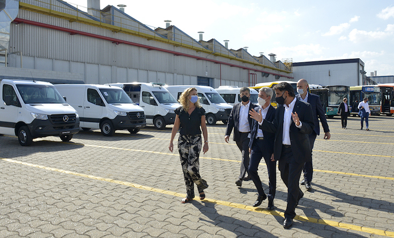 El ministro de transporte de la nación Mario Meoni, visitó la Fábrica de Mercedes Benz