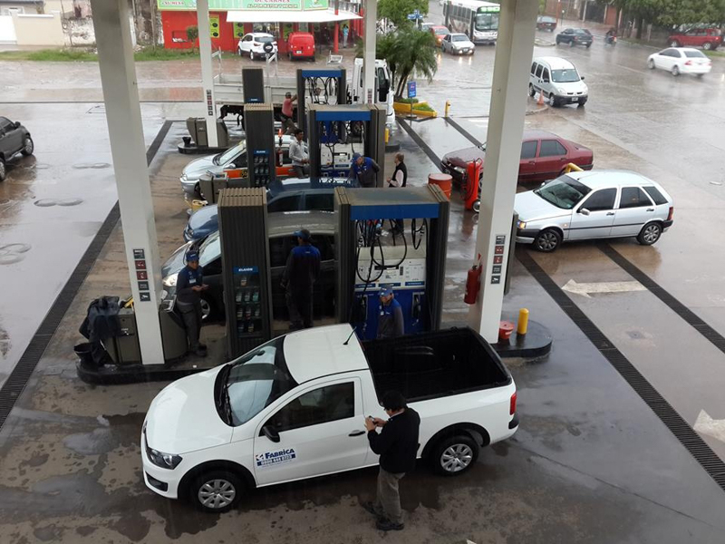 Exigen que se vacune a los empleados de las Estaciones de Servicio