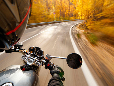 Consejos para tomar una curva en moto