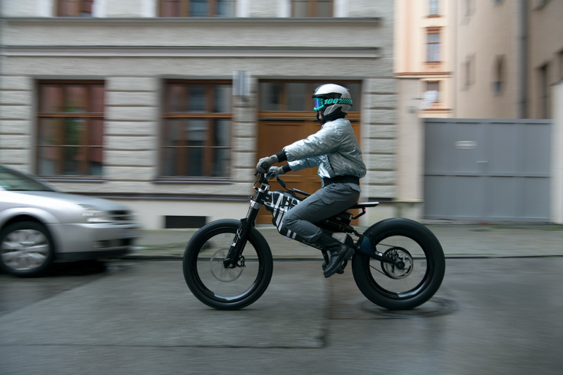 BMW Motorrad Vision AMBY - Un concepto completamente nuevo entre la bicicleta y la motocicleta
