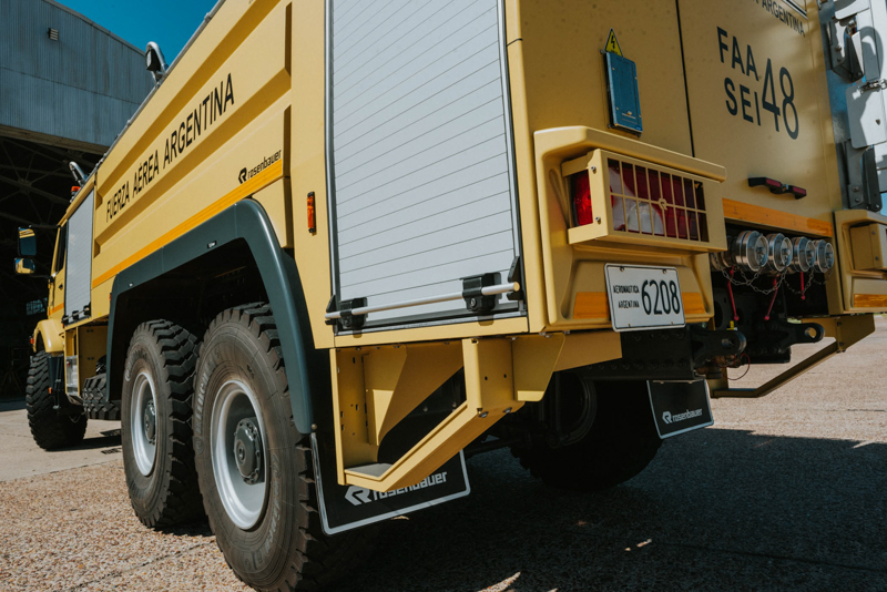 La Fuerza Aérea Argentina incorporó camiones Zetros de Mercedes-Benz