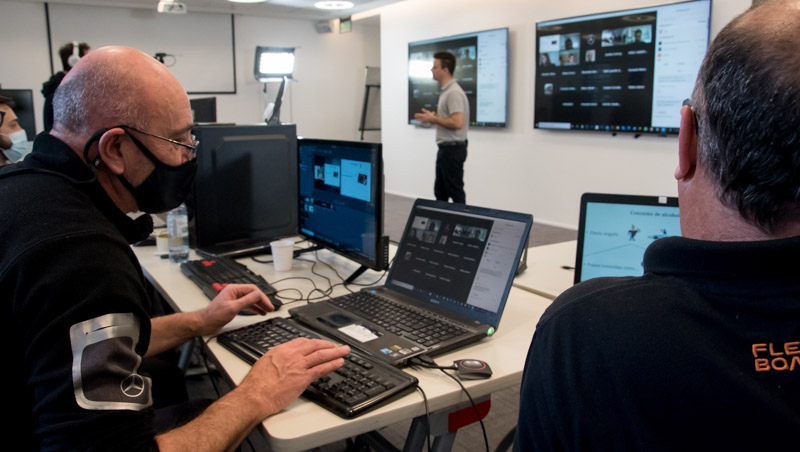 Capacitación sobre seguridad vial para clientes de Mercedes Benz