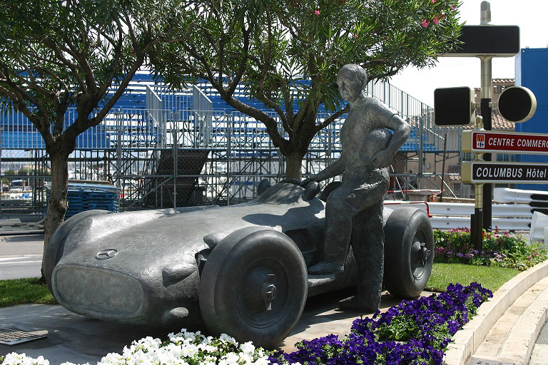 Mercedes Benz recordó a Fangio a 110 años de su nacimiento