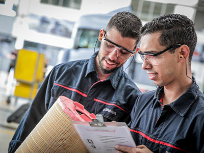 Scania presentó su programa de pasantías ''Técnic@s del futuro''