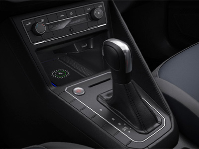 Nivus 2022 suma un panel digital en todas la versiones y cargador inalámbrico