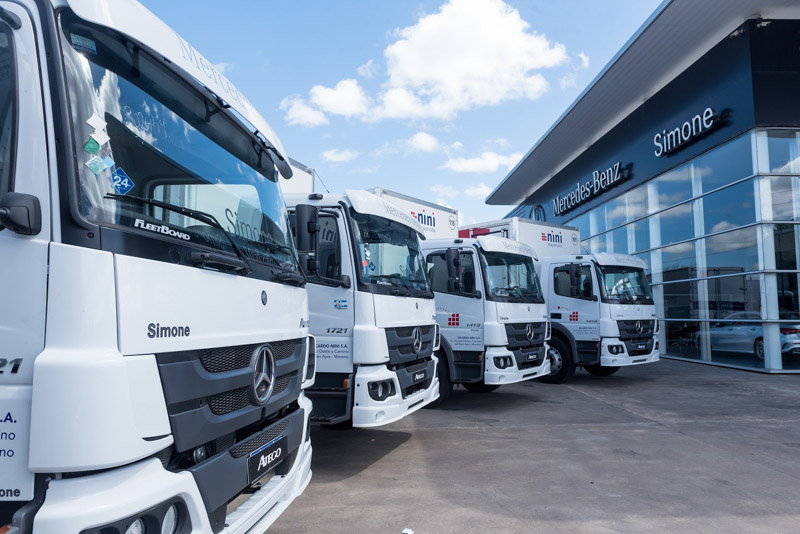 Mercedes-Benz entregó una nueva flota de camiones a Nini a través de Simone