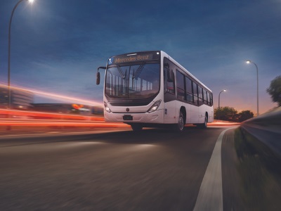 Mercedes-Benz, líder en buses y camiones livianos