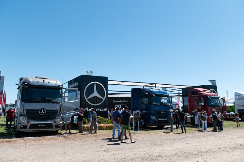 Atego 2430, estrella del Stand de Mercedes-Benz en Expoagro