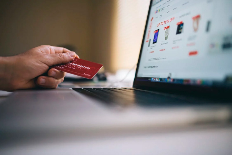 Crecen las compras de autopartes con tarjeta