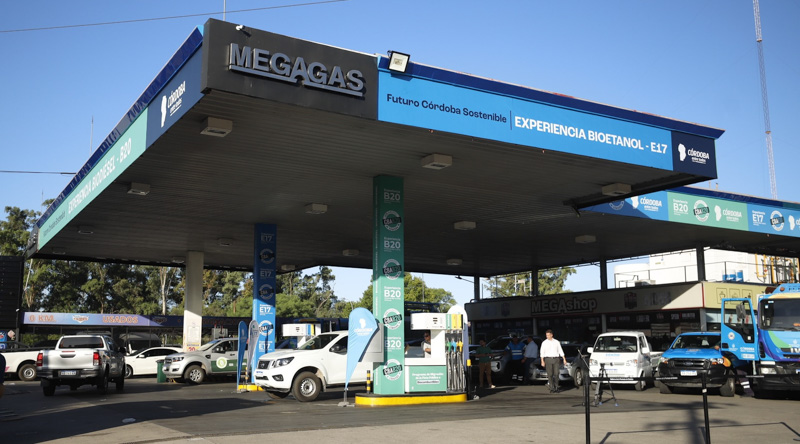 Se inauguró la primera expendedora del país, de B20 y E17