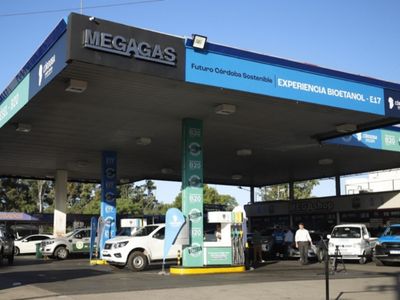 Se inauguró la primera expendedora del país, de B20 y E17