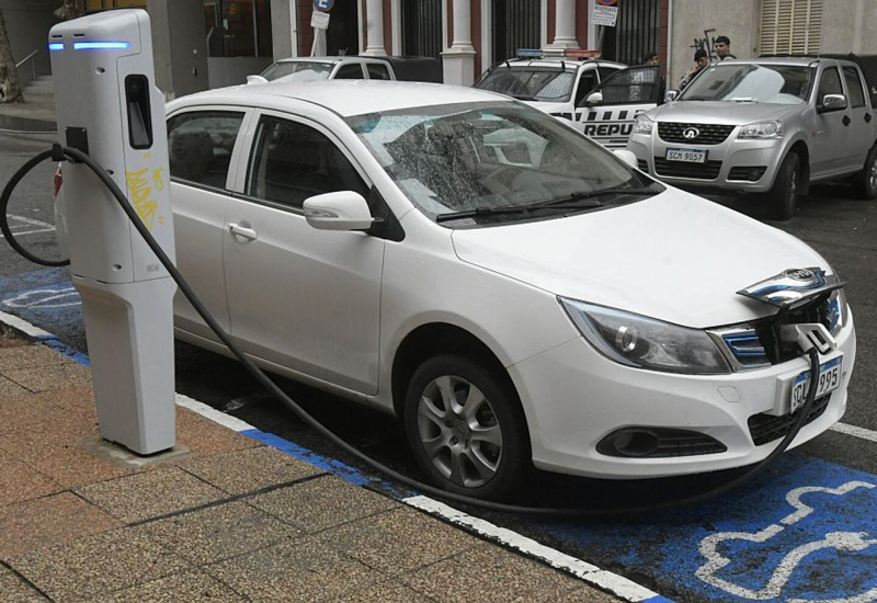 Uruguay: Nuevas reglas para importar eléctricos