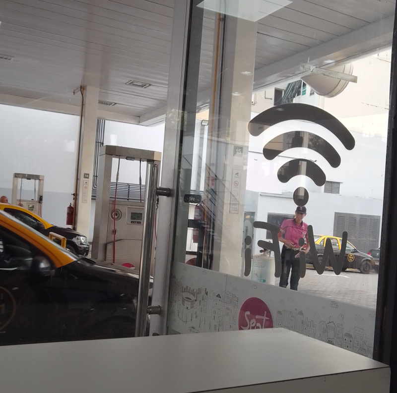 Los clientes de la Playa, a la Tienda