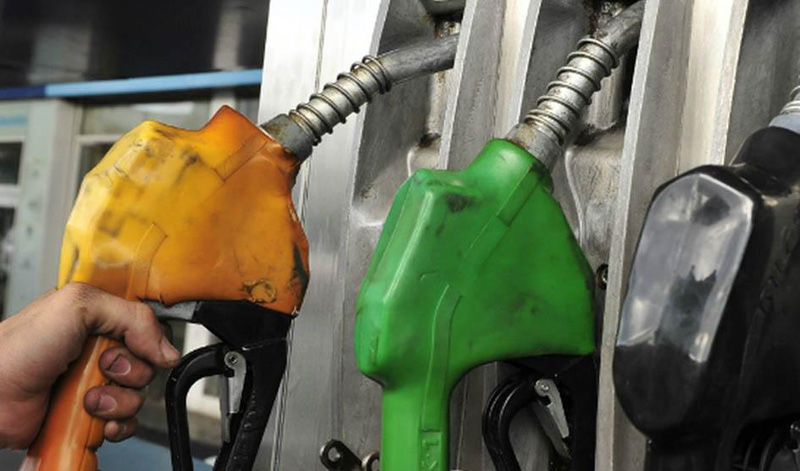 Bajan la nafta y el gasoil en Uruguay