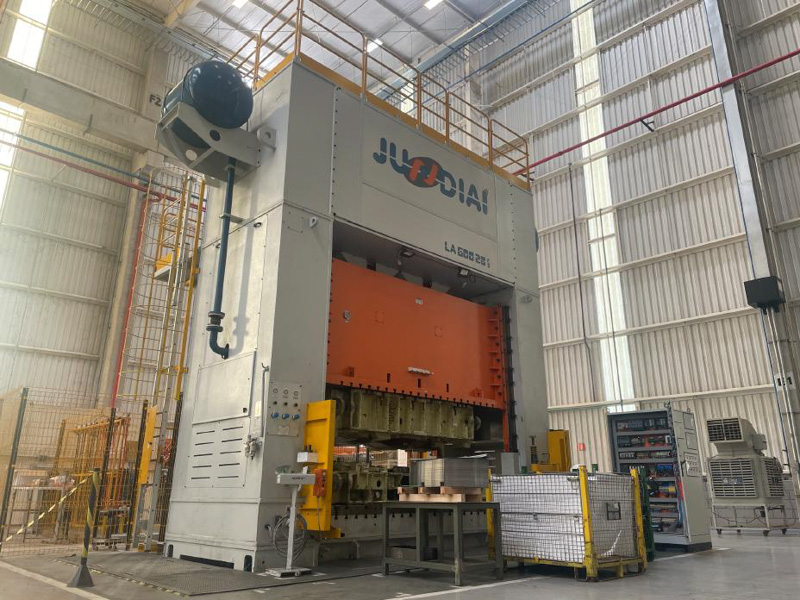 Nissan produce 15 millones de autopartes en Resende