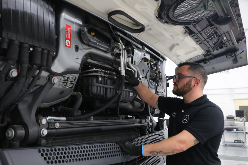 Mercedes-Benz duplicará la capacitación a su red