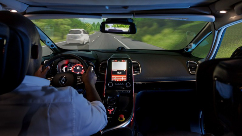 Renault avanza en la simulación digital inmersiva