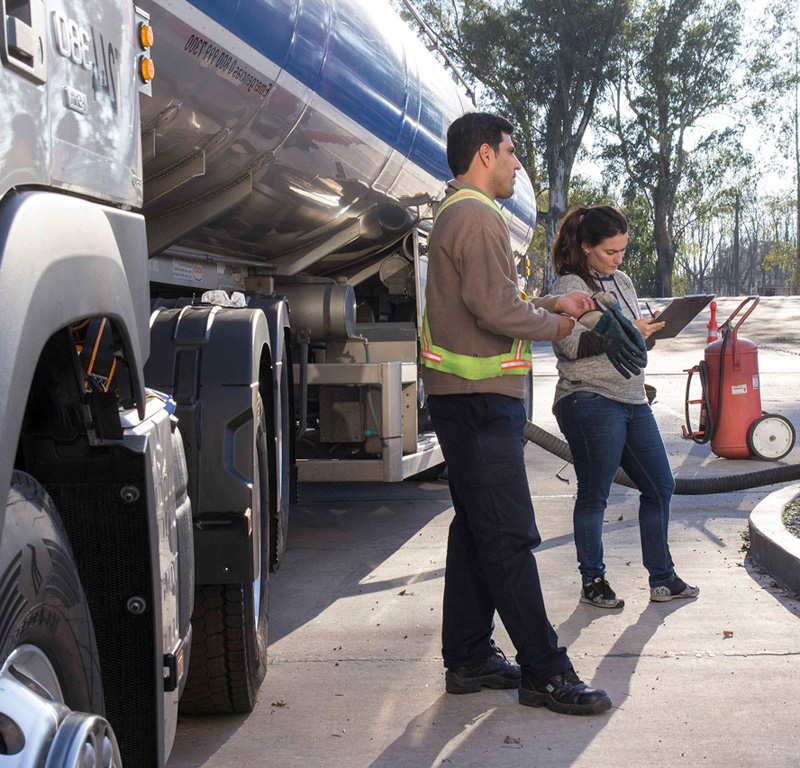 Precios de los combustibles, atrasados un 45%