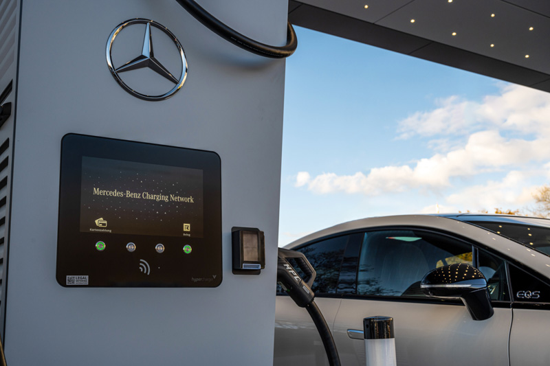 La primera estación de eléctricos de Mercedes en Alemania