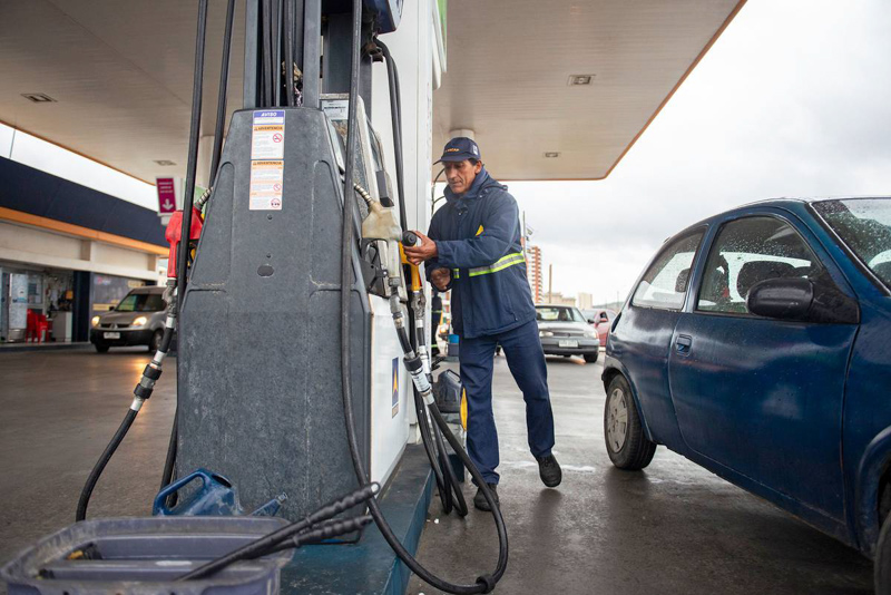 Bajó el precio del gasoil 50S al público