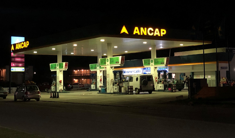 Baja el precio de los combustibles 