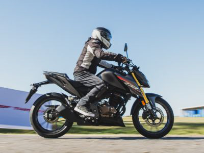 Honda celebra el primer año de CB300F Twister