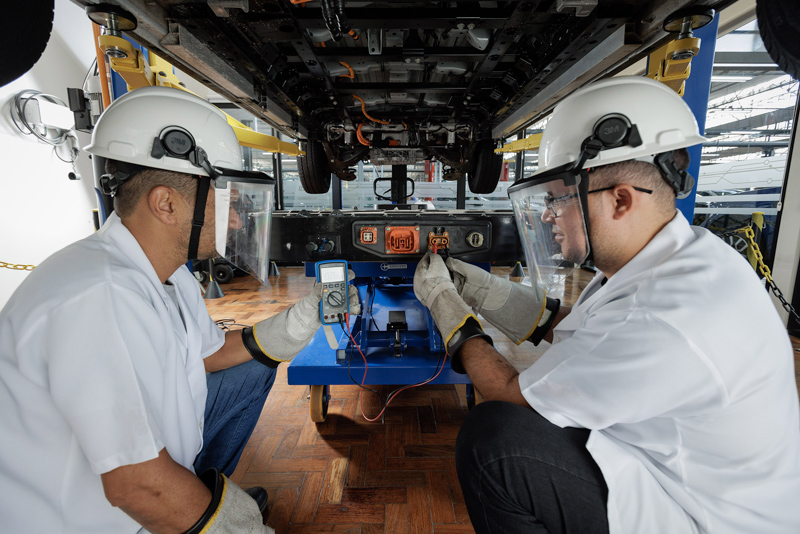 Academia Ford: Formación Avanzada para Autos Eléctricos