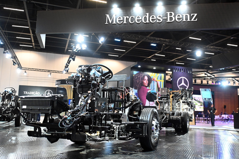 Mercedes-Benz presentó su nuevo chasis articulado eléctrico