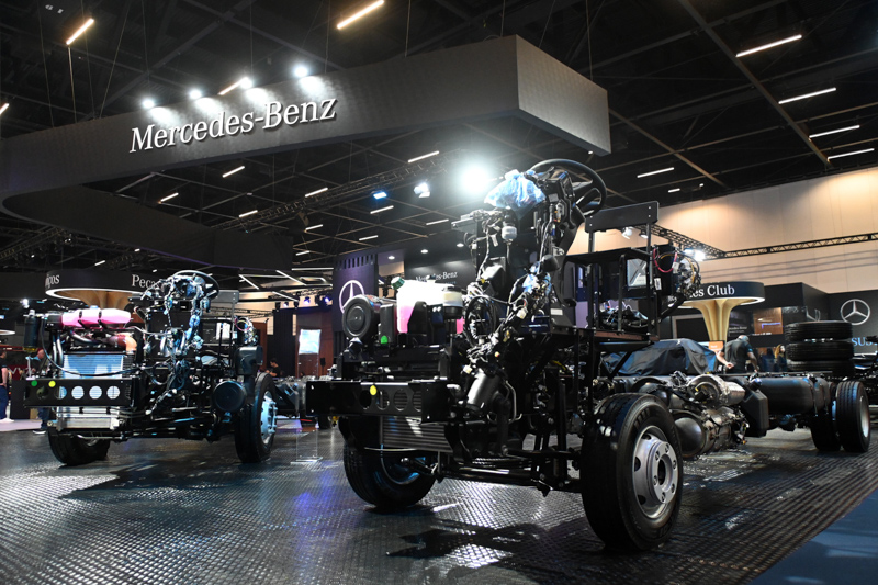 Mercedes-Benz presentó su nuevo chasis articulado eléctrico