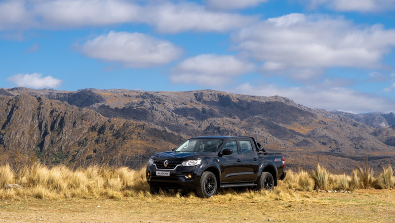 Renault Alaskan presenta su nueva versión Intens Noir 4WD