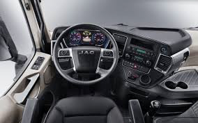 Exhibición de camiones livianos y eléctricos en la UAM