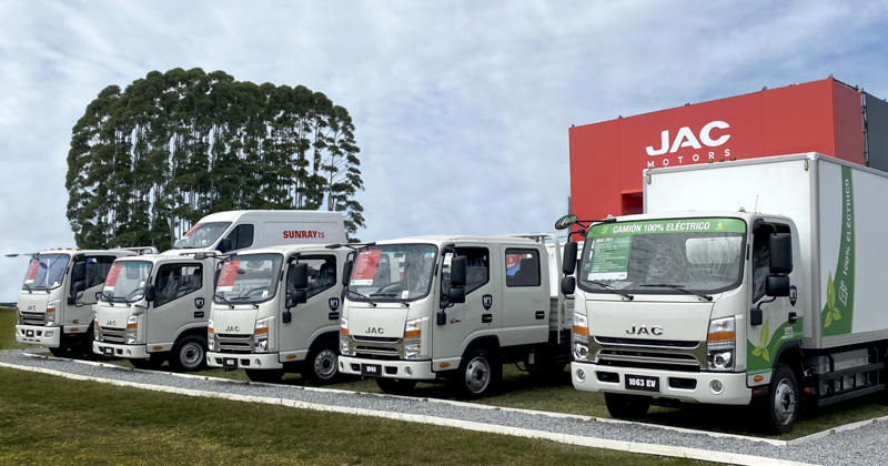 Exhibición de camiones livianos y eléctricos en la UAM