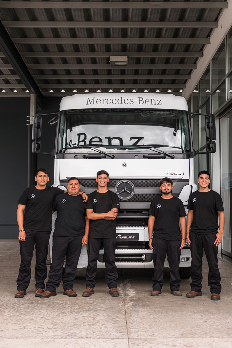 Graduación del programa ''TruckCionar Futuro'' de Mercedes-Benz