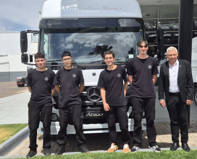Graduación del programa ''TruckCionar Futuro'' de Mercedes-Benz