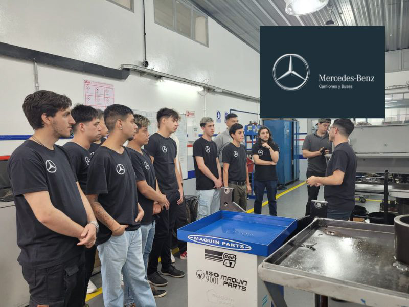 Graduación del programa "TruckCionar Futuro" de Mercedes-Benz