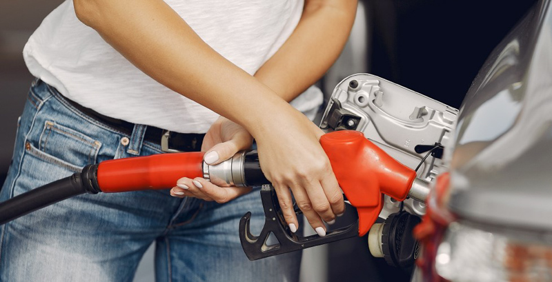 Gobierno impulsa autoservicio de combustibles en estaciones del país