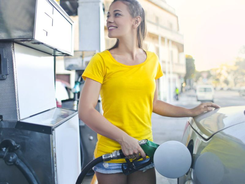 Gobierno impulsa autoservicio de combustibles en estaciones del país