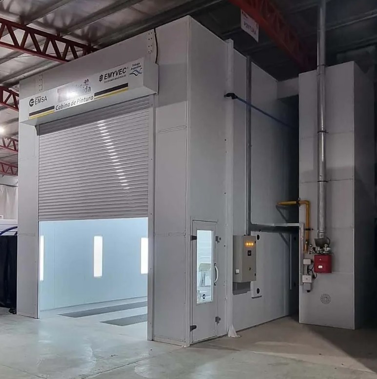 EMYVEC instaló nueva cabina de pintura en Taller Avenida