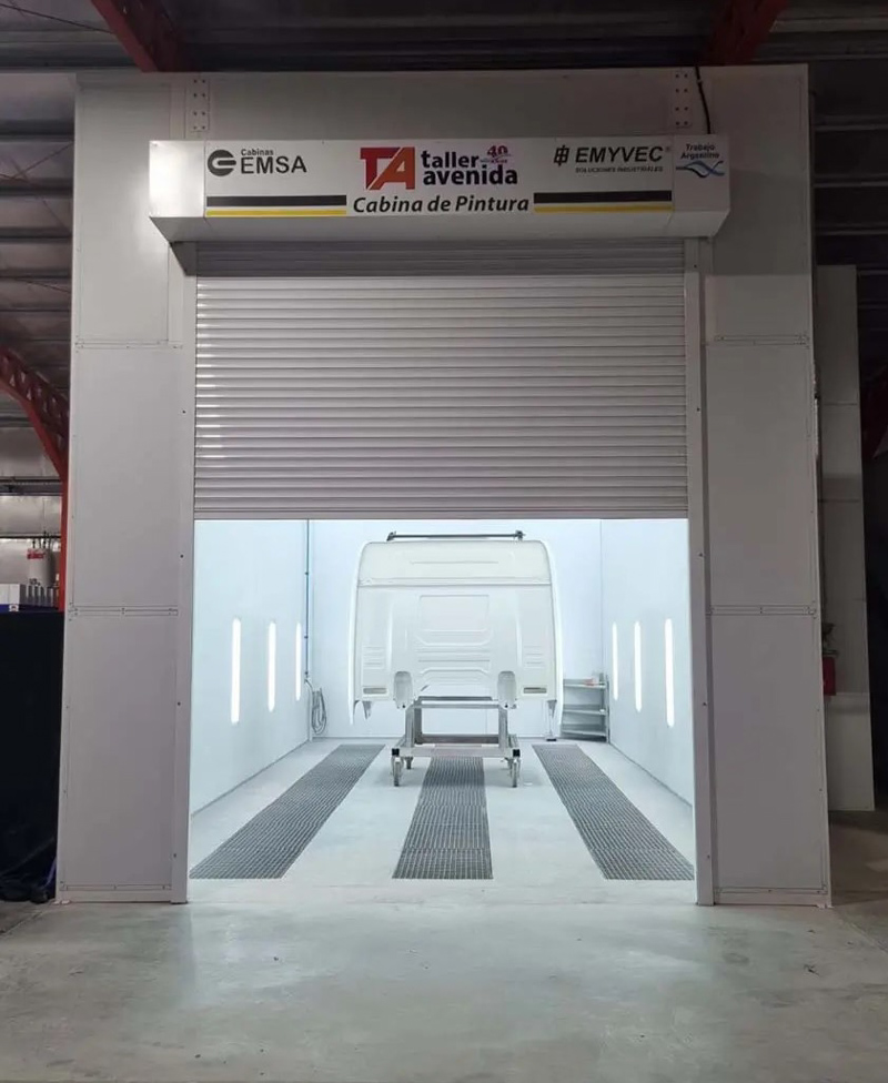 EMYVEC instaló nueva cabina de pintura en Taller Avenida