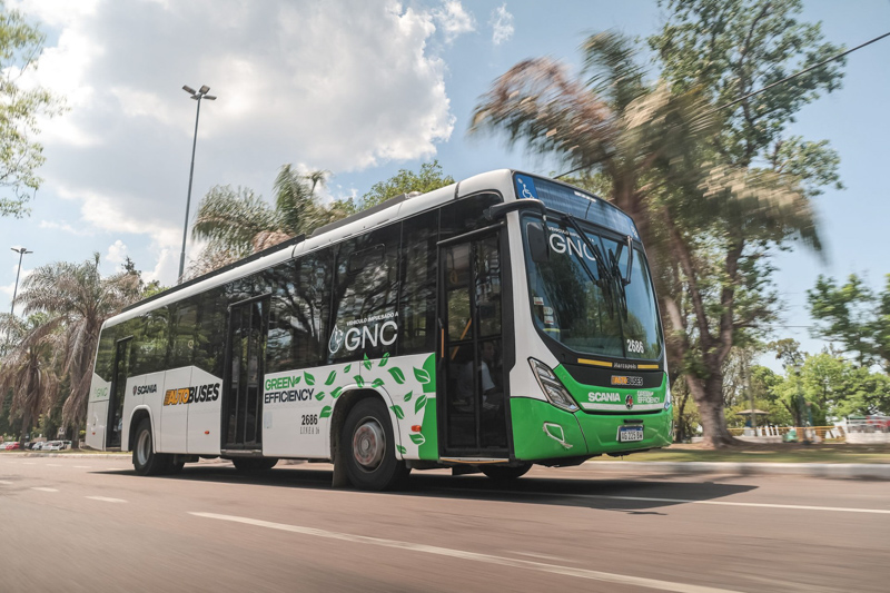 Transporte de pasajeros a gas a prueba en Santa Fe