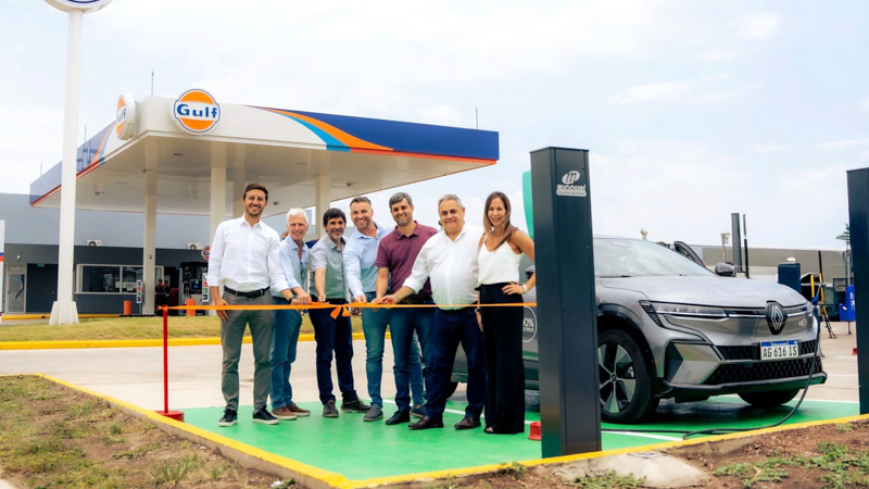 Gulf instala su primer cargador para autos eléctricos en Argentina