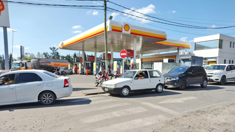 Estaciones de servicio podrán mostrar precios en dólares