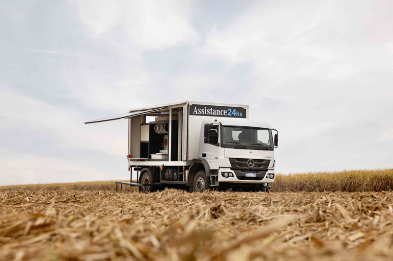 Atego 4x4 Taller Móvil de Mercedes-Benz en acción