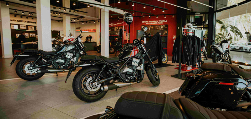 Moto Morini mostró Seiemmezzo, X-Cape y Calibro
