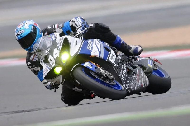 Cómo actúa el efecto giroscópico en la moto