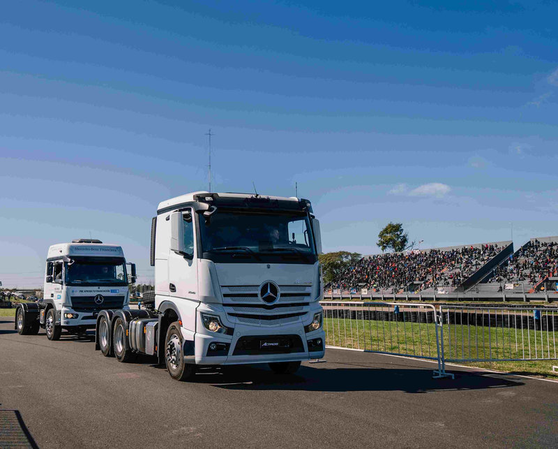 Mercedes-Benz Camiones y Buses en el TC Buenos Aires